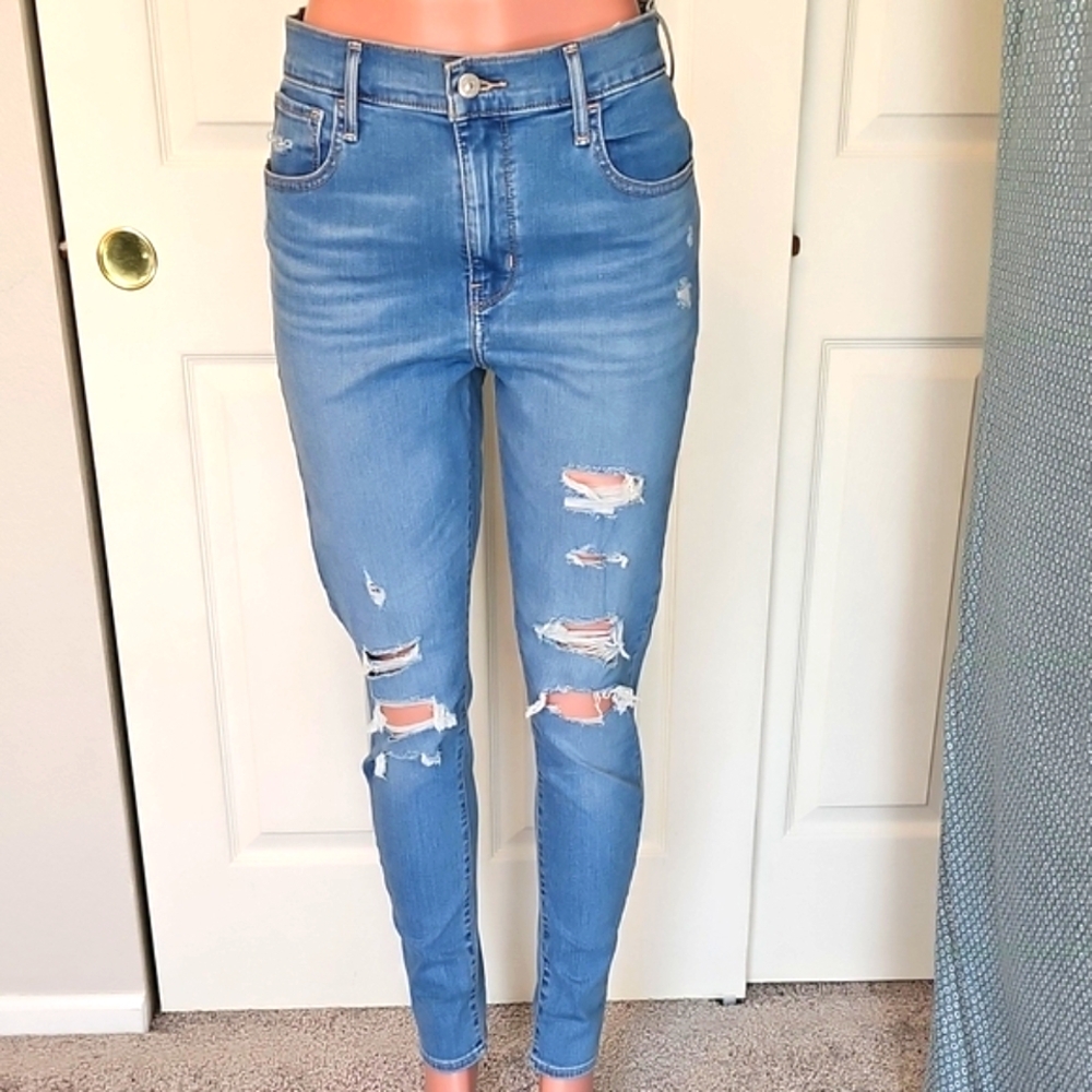 Levi's Size 32 Women's Light Blue Distressed-Skinny Jeans